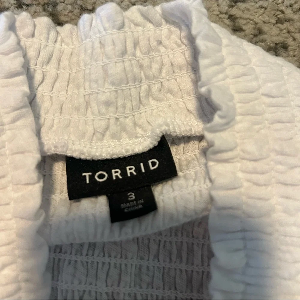 Torrid White Heritage Slub Smocked Yoke Henley Tank Size 3X - Picture 6 of 9
